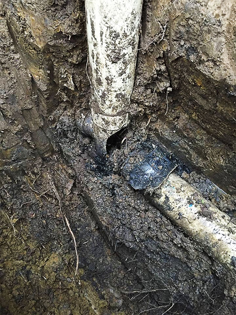 A damaged boundary trap pipe